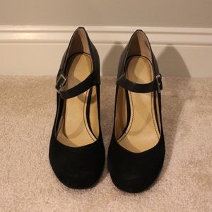 Nine West “Shana” Mary-Jane inspired heel. Size 11